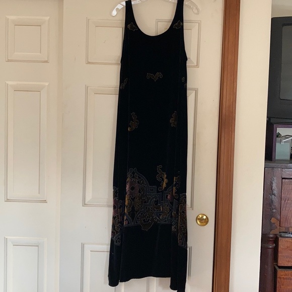 Velvet Dress - Picture 5 of 12